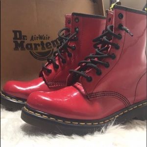 US6 red rouge Dr.Martens boots